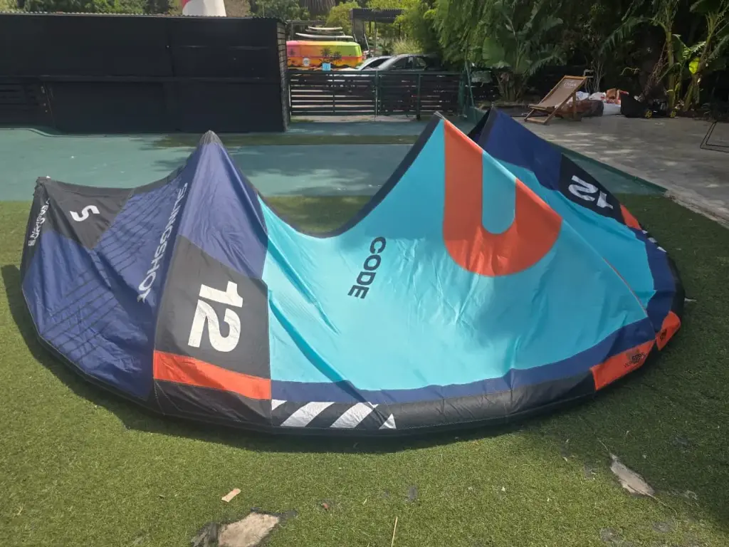 SLINGSHOT CODE V2 BLUE 12 M + BARRA USADO