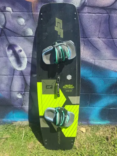 CRAZY FLY RAPTOR LTD NEON 143 USADO